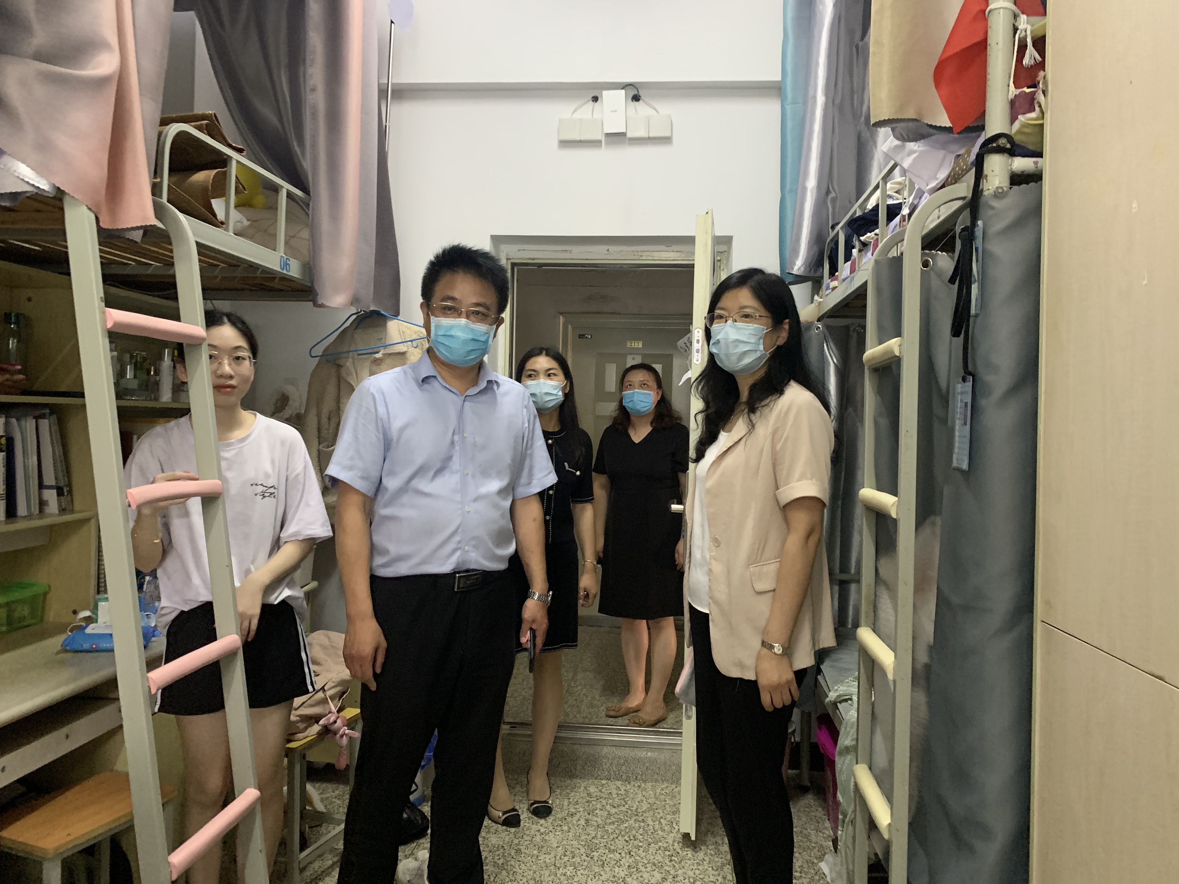 第一临床医学院领导走访学生宿舍看望返校学生-徐州